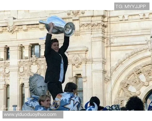 伊克尔·卡西利亚斯:西班牙传奇门将的辉煌职业生涯与影响力分析 伊克尔·卡西利亚斯:西班牙传奇门将的辉煌职业生涯与影响力分析